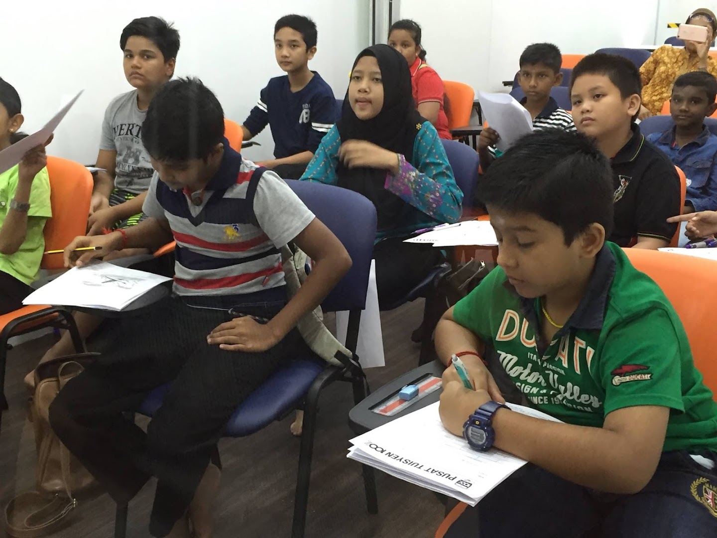 Pusat Tuisyen 100% — photo 1