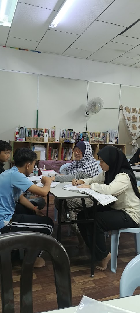 Pusat Tuisyen Maks10 Sains & Matematik — photo 2