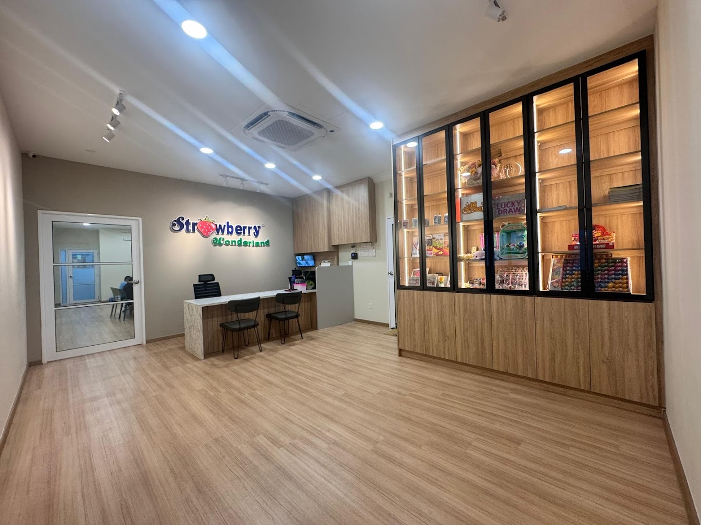 Strawberry Wonderland Ecohill Tuition Centre -Eduhub — photo 2