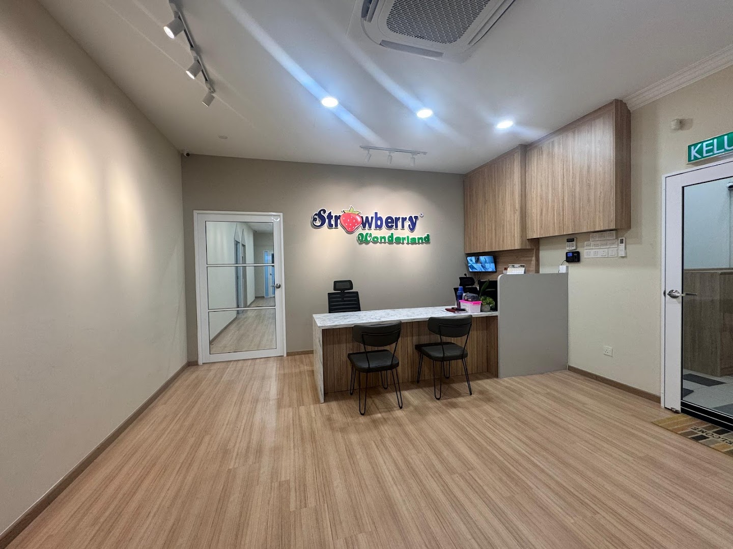 Strawberry Wonderland Ecohill Tuition Centre -Eduhub — photo 3